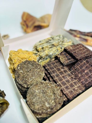 Набор М. Чипсы из рубца, Слайсы из легкого и рубца, слайсы с печенью, рыбные палочки, косточки из бычьего корня