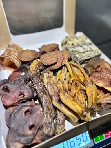 Набор долгоиграющий. Пятаки свиные, утиные шеи, утиные лапки, нос говяжий, рыбные палочки, бычьи семенники, трахея говяжья